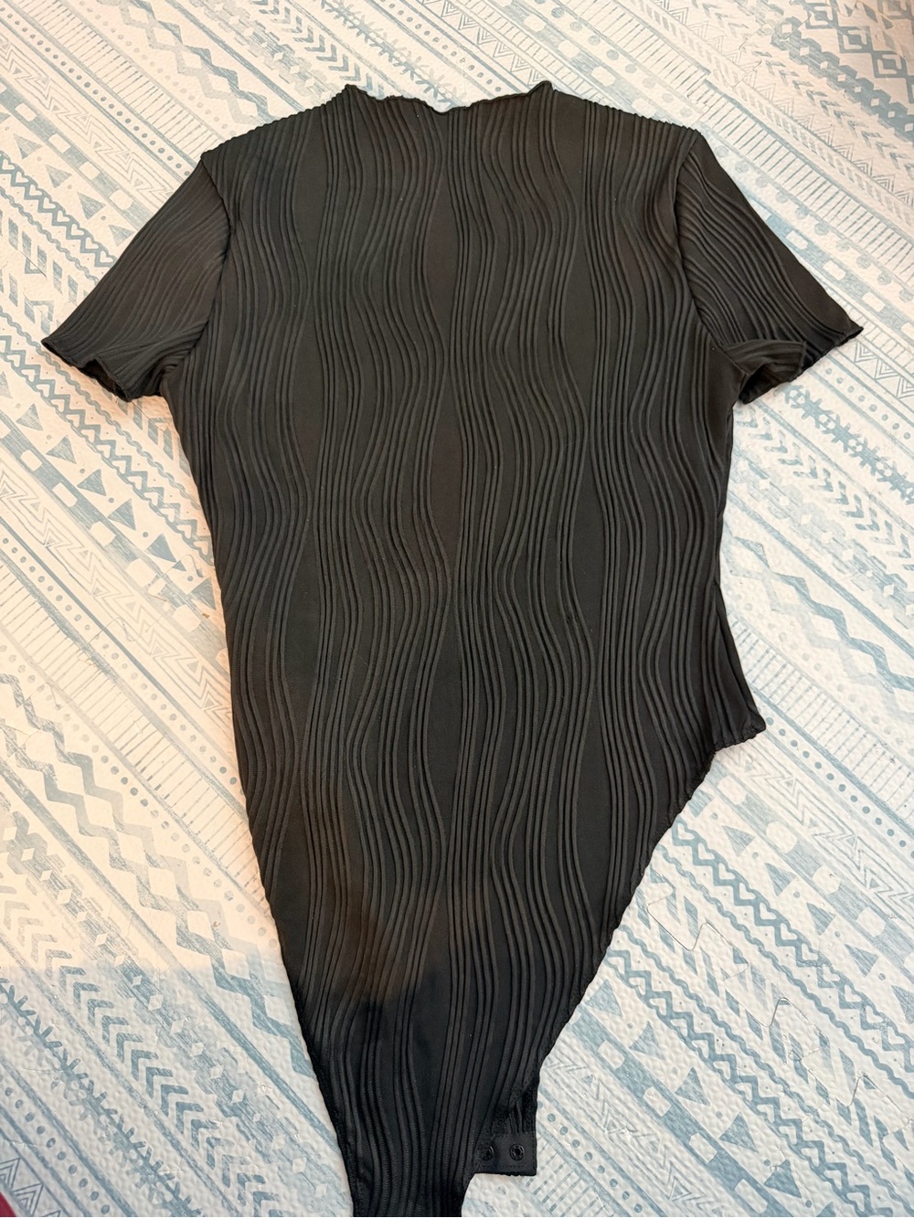 SHEIN Black Wavy Textured Short-Sleeve Bodysuit